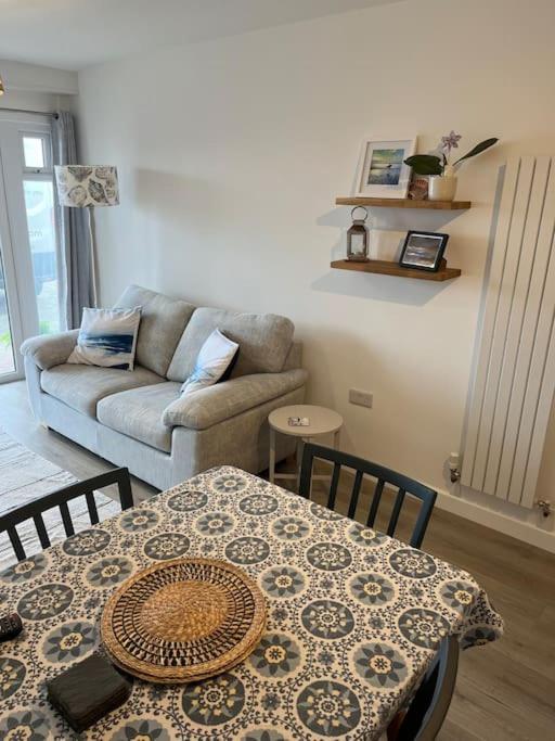 Beach Front Apartment Pwllheli Exterior photo