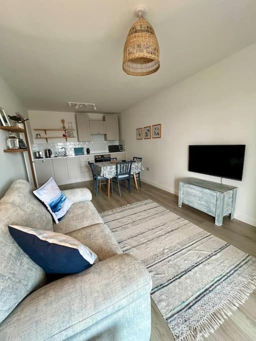 Beach Front Apartment Pwllheli Exterior photo